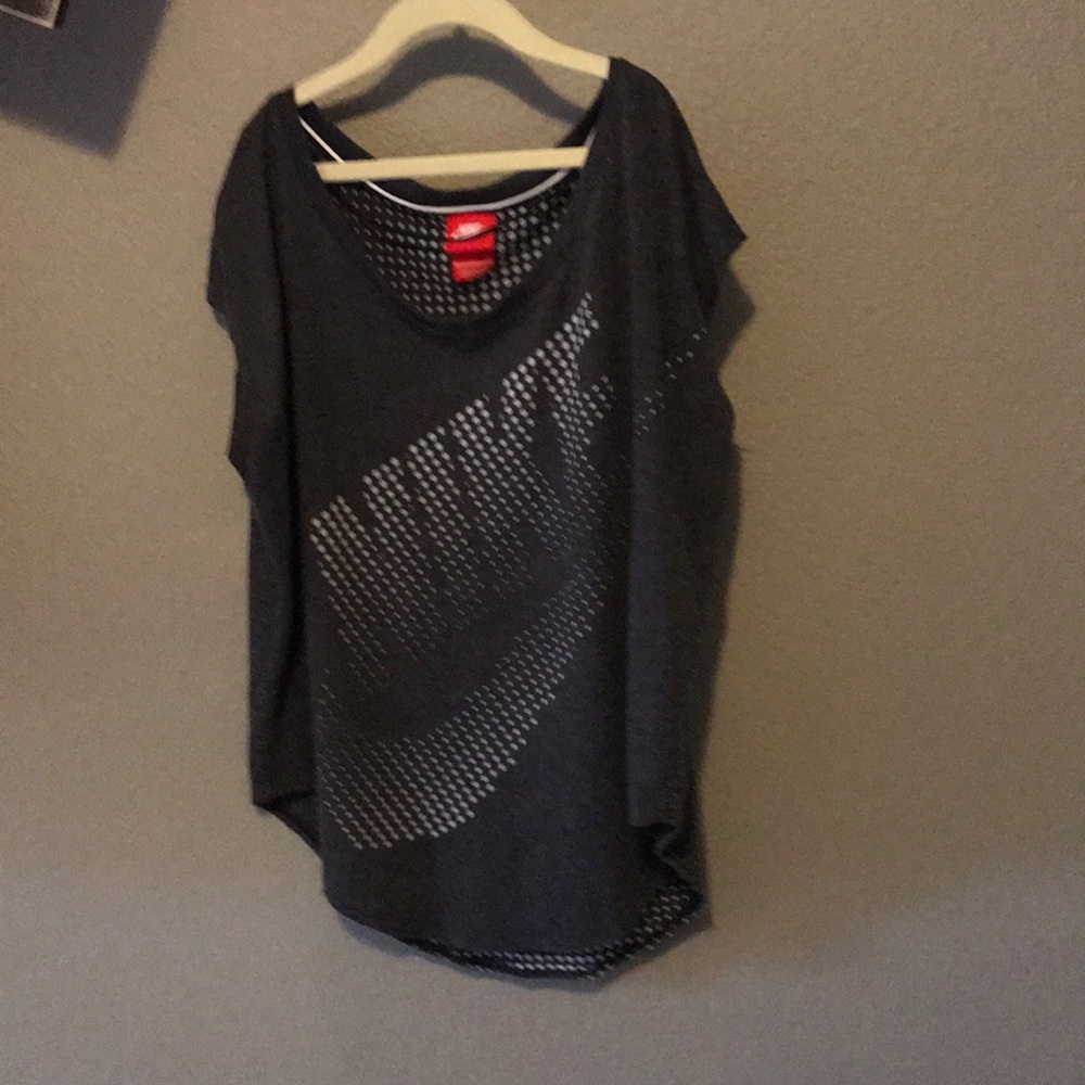 gray nike shirt